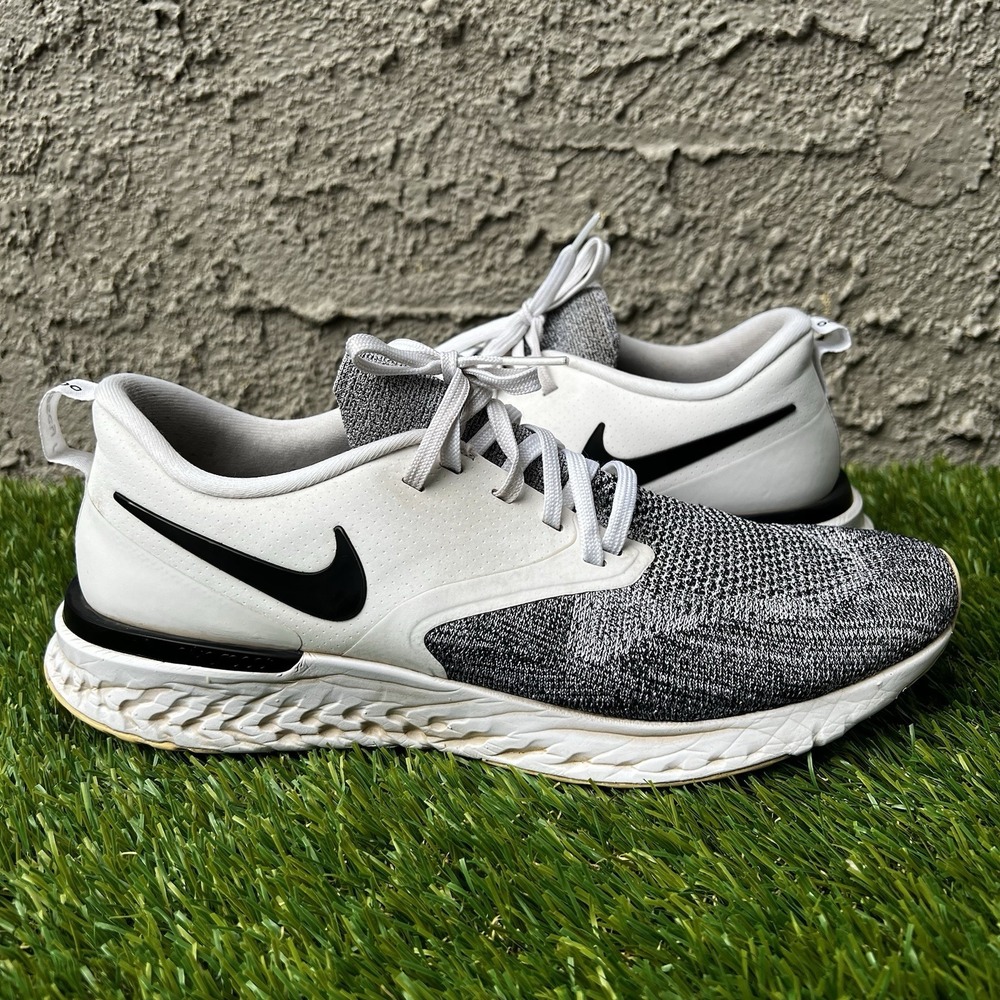 Nike Shoes Women Size 11 Odyssey React Flyknit 2 Running White Black AH1016-100